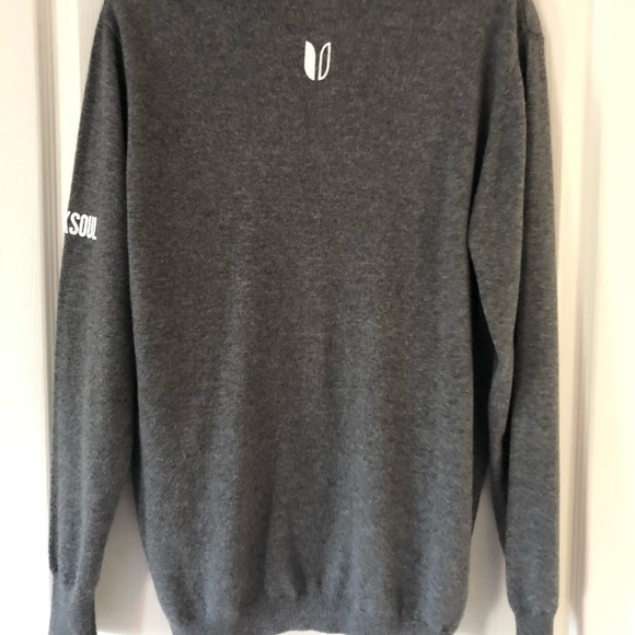 Cashmere Zip Up - Picture 4 of 4